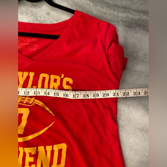 Go Taylor’s Boyfriend Size 2X KC Chiefs Travis Kelce Red V Neck Tee Shirt - Picture 8 of 9